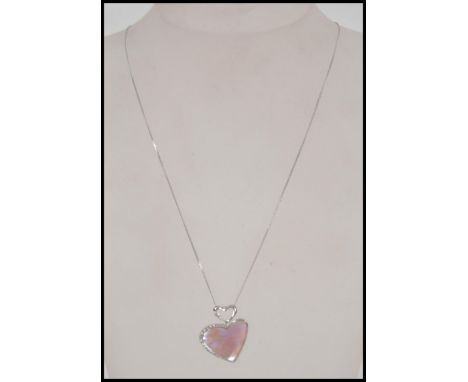 A 9ct / 375 white gold necklace and mother of pearl & diamond heart pendant. Marked 9k / 375. Chain measures 18" long   / Wei