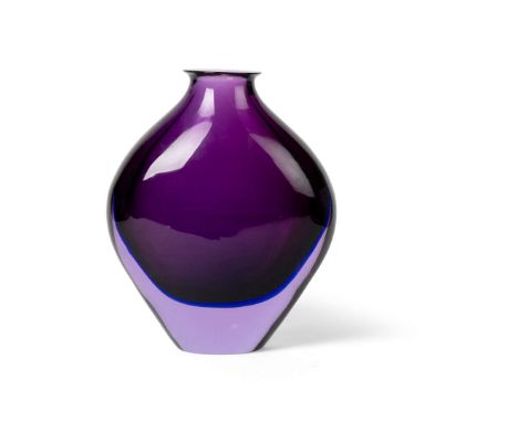  FLAVIO POLI (ITALIAN 1900-1984) FOR SEGUSO VETRI D'ARTE ‘SOMMERSO’ VASE, DESIGNED c.1960 glass 30.2cm high, 24.5cm wide (12i