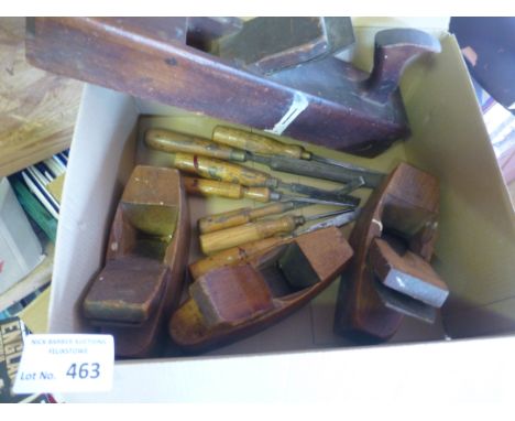 Collectables : Interesting lot of vintage tools, chisels and very old planes - box