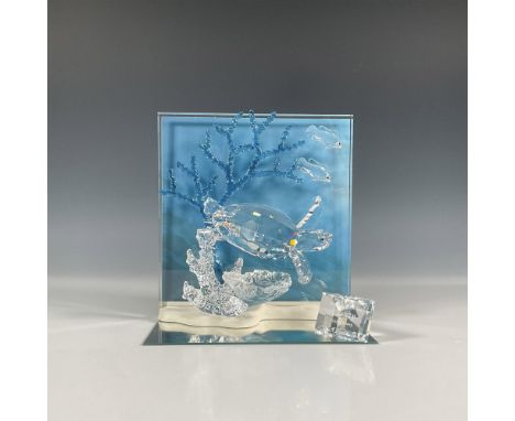 Second of the Wonders of the Sea trilogy. Features a sea turtle swimming over coral. A seaweed in blue on the backdrop. Swaro