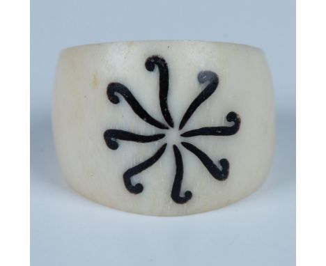 This ring was made from bone with a hand-painted sunburst design. Size 8.5. Condition: Age related wear.