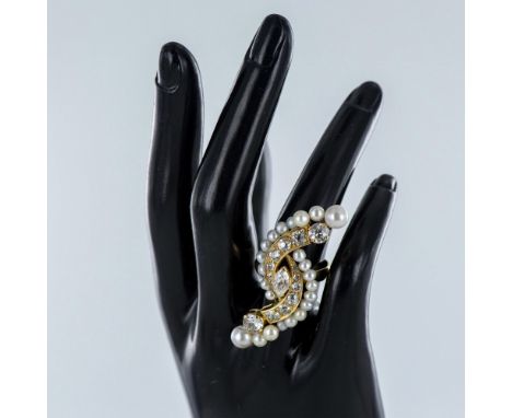 One prong set H color and VS-2 clarity marquis diamond that measures 7.80mm x 4.20mm with an estimated 2.65mm depth. Two pron