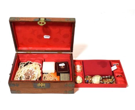 A Chinese style hardwood box containing silver floral brooch; a locket and chain (a.f.); a cameo brooch; a bar brooch, stampe