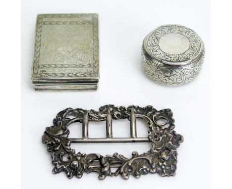A Silver rouge pot by George Unite, silver buckle and continental silver snuff box, total weight of silver 82gms, 2.65ozs 