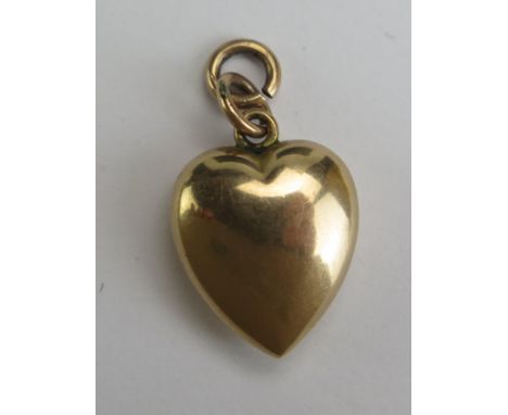 An Antique 9ct Gold Heart Shaped Pendant, 17mm drop from first suspension loop, Chester 1906, C&amp;A, 1.13g 
