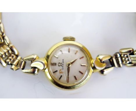 A Ladies OMEGA Gold Plated Wristwatch, caliber 483 17 jewel manual wind movement no. 18081441. Running 