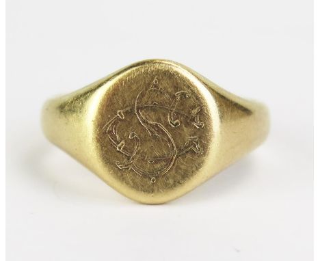 A 9ct Gold Signet Ring, monogram CS, stamped 9CT, size T.25, 10.7g 