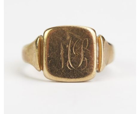 An Antique 9ct Gold Signet Ring, Birmingham 1915, 5.18g 