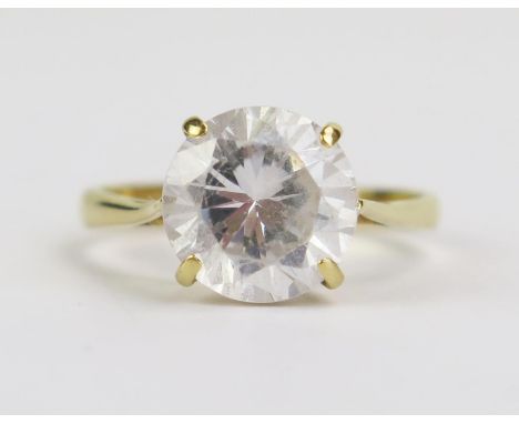 An 18ct Gold and CZ Solitaire Ring, hallmarked, 10mm stone, size O.5, 3.91g 