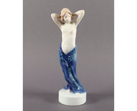 FIGUR "NACH DEM BADE", farbig staffiert, H 22, Modellnr. K 202, Entwurf (sign.) Berthold BOEHS von 1913, ROSENTHAL, SELB, um 