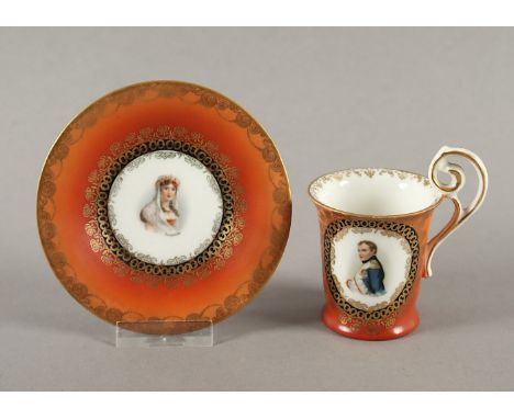 TASSE MIT UNTERTASSE, Porzellan, auf der Tassenwandung farbiges Portrait von Napoleon, im Spiegel der UT Josephine, Goldstaff