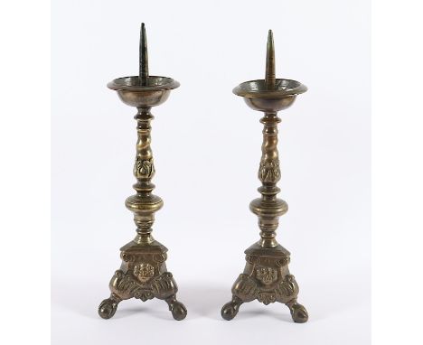 PAAR KERZENLEUCHTER, Bronze, H 45 (mit Dorn), rest., wohl DEUTSCH 19.Jh.