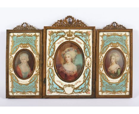 DREITEILIGER STANDBILDERRAHMEN, Bronze, vorderseitig emailliert, 24 x 37, mit drei Miniatur-Frauenportraits, wohl Elisabeth v