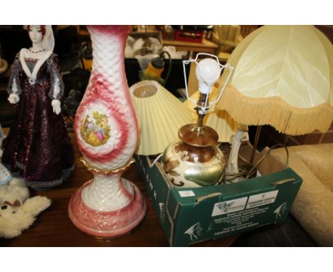 A CERAMIC JARDINIERE STAND TOGETHER WITH A BOX OF LAMPS