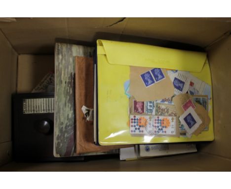 A BOX OF VINTAGE STAMPS LOOSE AND IN ALBUMS