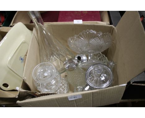 A BOX OF GLASSWARE TO INCLUDE A DECANTER 