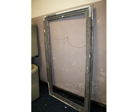 A LARGE VINTAGE PICTURE FRAME A/F 