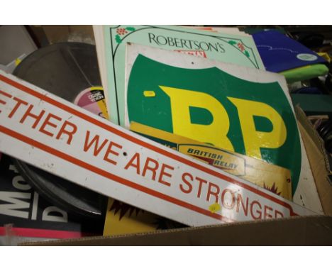 A BOX OF VINTAGE METAL SIGNS AND ADVERTISING EPHEMERA TO INCLUDE BP, BRITISH RELAY, ROBERTSONS, ETC.