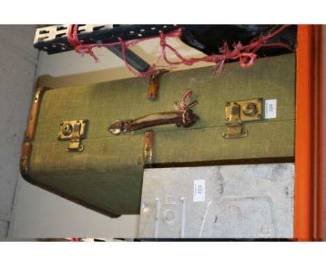 A VINTAGE SUITCASE/TRUNK