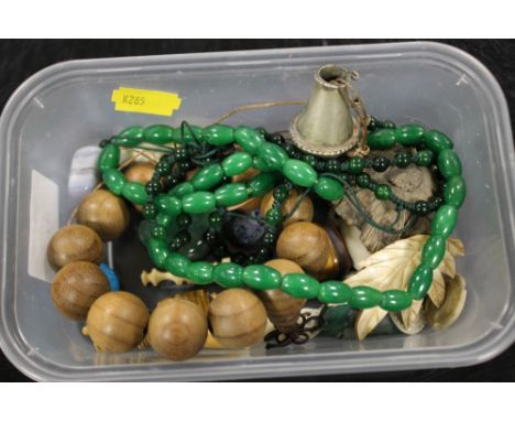 A BOX OF ORIENTAL ITEMS ETC TO INCLUDE JADE STYLE BEADED NECKLACES