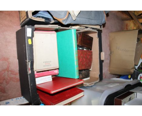 A BOX OF VINTAGE BOOKS TO INCLUDE A LARGE BIBLE 
