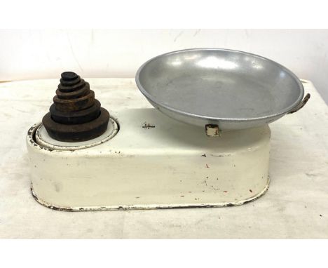 Vintage set of metal scales and weights 