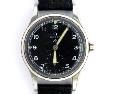 AN OMEGA STAINLESS STEEL BRITISH MILITARY ISSUE WRISTWATCH, WITH BLACK DIAL, CASE BACK MARKED WWW, BROAD ARROW, Y, 20168/1068