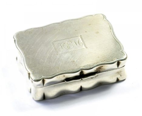 AN EDWARD VIII SILVER SNUFF BOX, ENGINE TURNED, BIRMINGHAM 1936, 1OZ