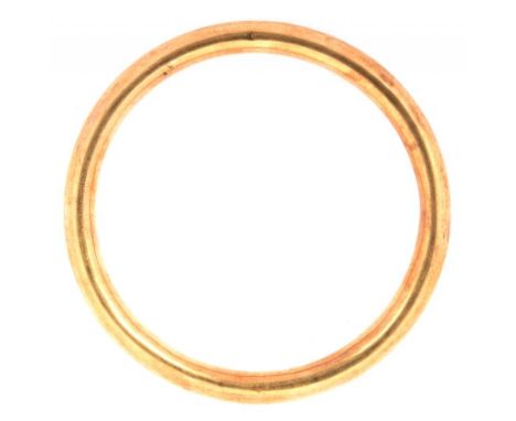 A 9CT GOLD BANGLE, 17.6G