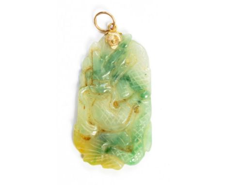 A CHINESE CARVED JADE DRAGON PENDANT, GOLD LOOP