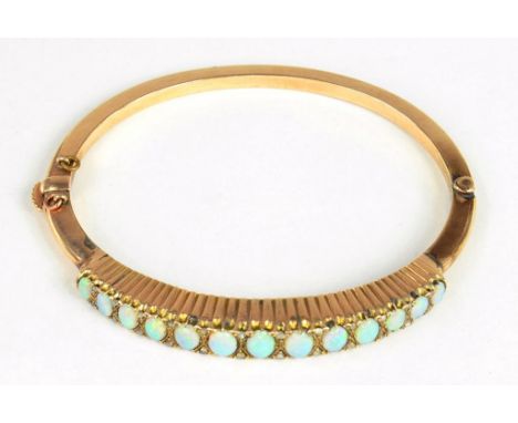 AN OPAL AND DIAMOND BRACELET IN GOLD, 16G GROSS 