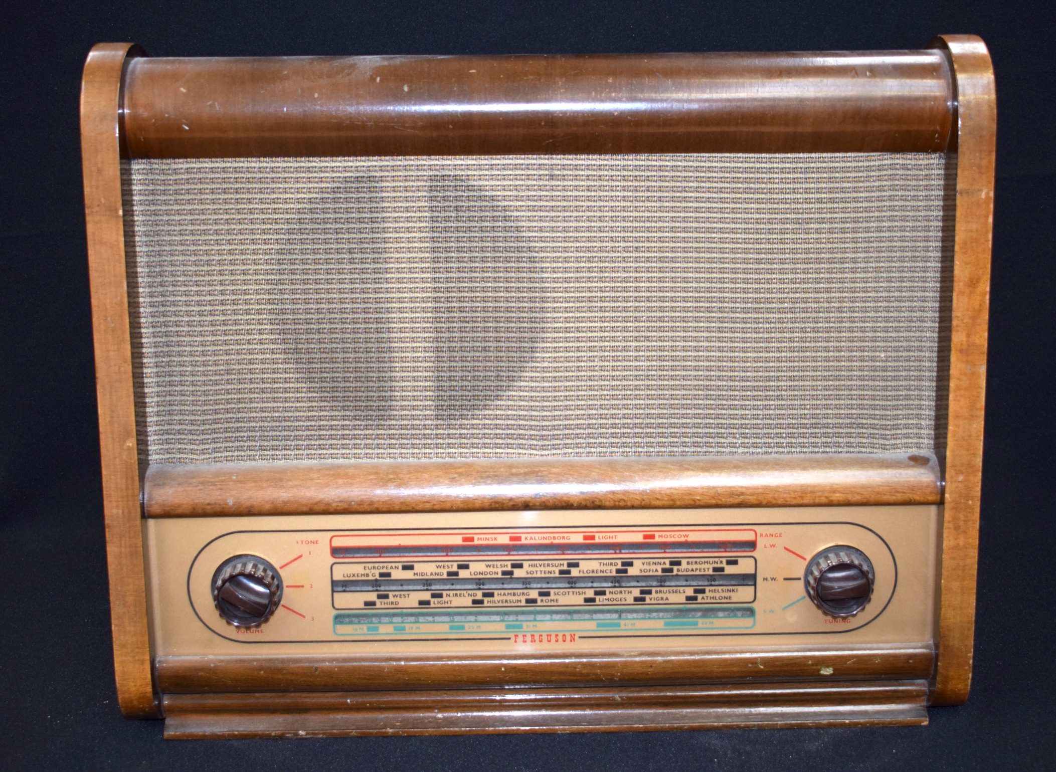 A VINTAGE ART DECO FERGUSON RADIO, model 353 U, serial no.3685. 36 cm x ...