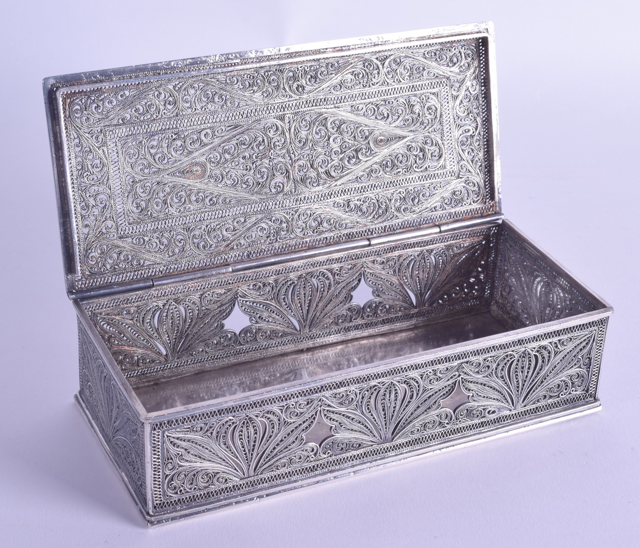 A Fine 18th 19th Century Indian Silver Filigree Casket And Cover With 