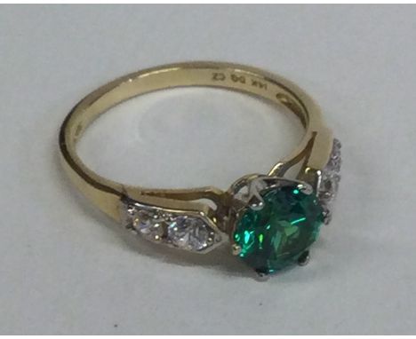 A 14 carat gold single stone ring. Approx. 4 grams. Est. £70 - £80.