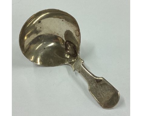 A William IV silver caddy spoon. London 1833. By William Knight. Approx. 11 grams. Est. £40 - £60.