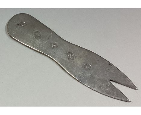 A shaped silver chip fork. Birmingham. By RC. Approx. 14 grams. Est. £30 - £50.