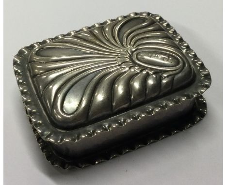 A silver snuff box. Birmingham 1887. Approx. 38 grams. Est. £40 - £60.