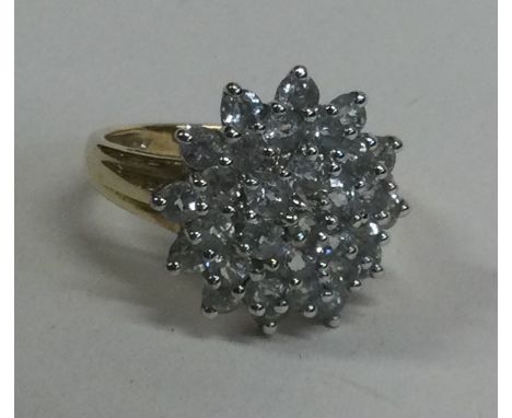 A large 9 carat dress ring. Approx. 3 grams. Est. £40 - £60.