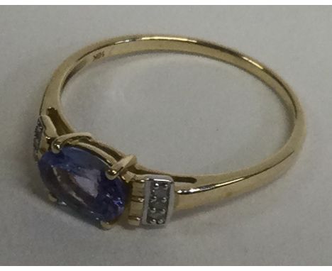 A small diamond set six stone ring. Approx. 2 grams. Est. £20 - £30.