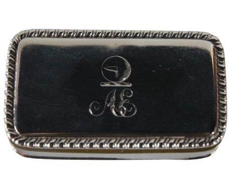 A good silver rectangular snuff box with gilt lined interior & gadroon edge(L: 6.8cm), (D: 4cm), (70 Grams) London 1807 - (Ge