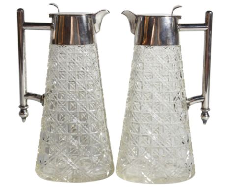 A pair of cut glass decanters with silver plated handles (H: 13.5cm)