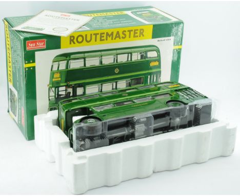Sun Star a boxed 1/24 scale 2904 RMC 1453 453 CLT "The Original Green Line Routemaster Bus". - Comes with certificate but no 