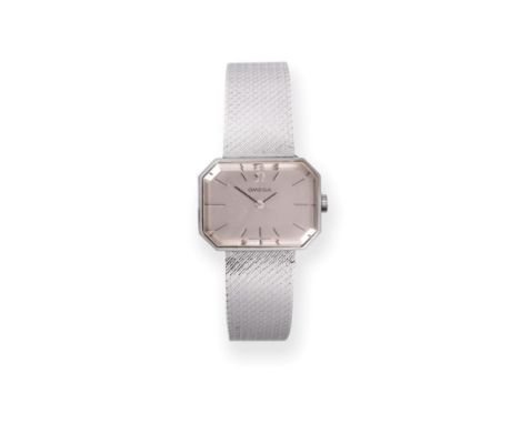 A Lady's 9ct White Gold Wristwatch, signed Omega, 1972, (calibre 485) 17-jewel lever movement signed and numbered 34983792, s