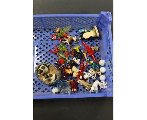 A TRAY OF GLASS AND CERAMIC ORNAMENTS