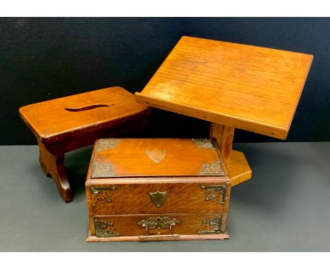 An Edwardian oak tobacco box, pull out base drawer with linked sliding top, fitted interior, 16.5cm x 32cm, 19cm;  an adjusta