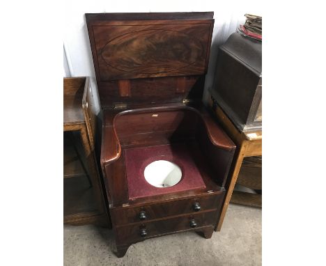 A Georgian mahogany commode, 57 x 46 x 73 cm