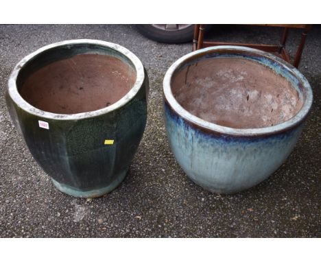 (LC) A pair of ceramic garden pots.&nbsp; 