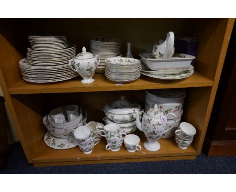 An extensive Wedgwood 'Wild Strawberry' pattern tea and dinner service. 