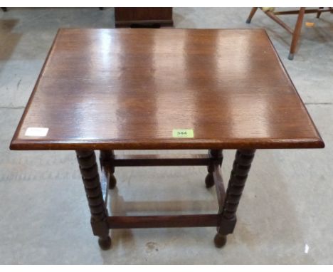 An oak occasional table on bobbin turned legs. 22' wide