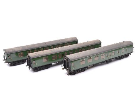 3x O gauge Southern Railway corridor coaches by Lima, re-bogied and with additional detailing. A powered Brake Third (for 2 o